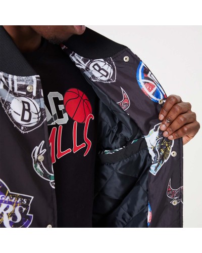 Chaqueta bomber New Era AOP Team Logo NBA All