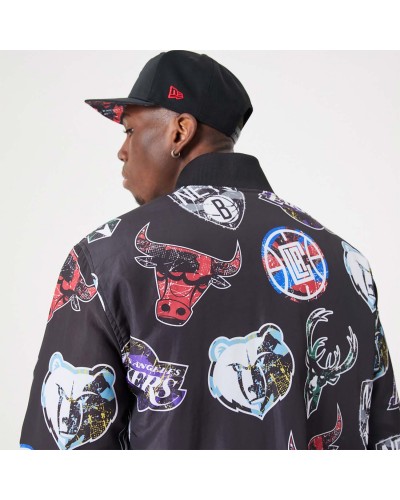 Chaqueta bomber New Era AOP Team Logo NBA All