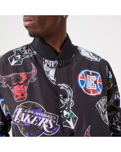 Chaqueta bomber New Era AOP Team Logo NBA All