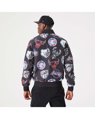 Chaqueta bomber New Era AOP Team Logo NBA All