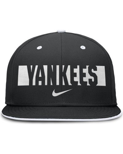 Gorra cerrada Nike New York Yankees black white